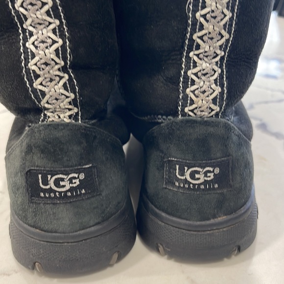 UGG Australia Shanleigh Black Sheepskin Lined Embroidered Heritage Line Boots 9 - Picture 12 of 13
